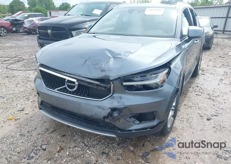 2019 Volvo Xc40 T5 Momentum z USA, uszkodzony, nr VIN YV4162UK7K2075731